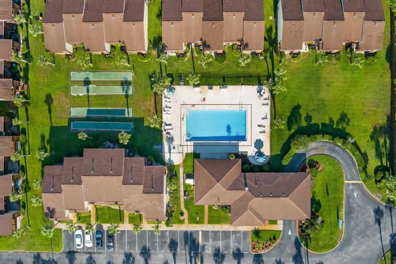 Experience Starlit Nights From Beach Happy'S Balcony Overlooking The Community Pool At Beachwalk Villa Panama City Beach Dış mekan fotoğraf